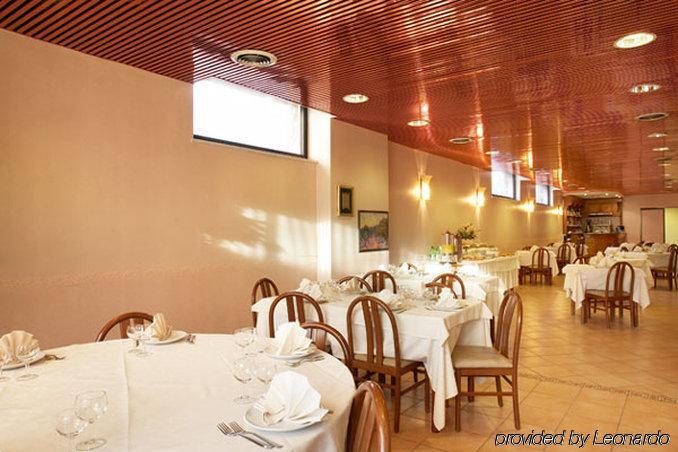 Dropiluc Otel Druento Restoran fotoğraf